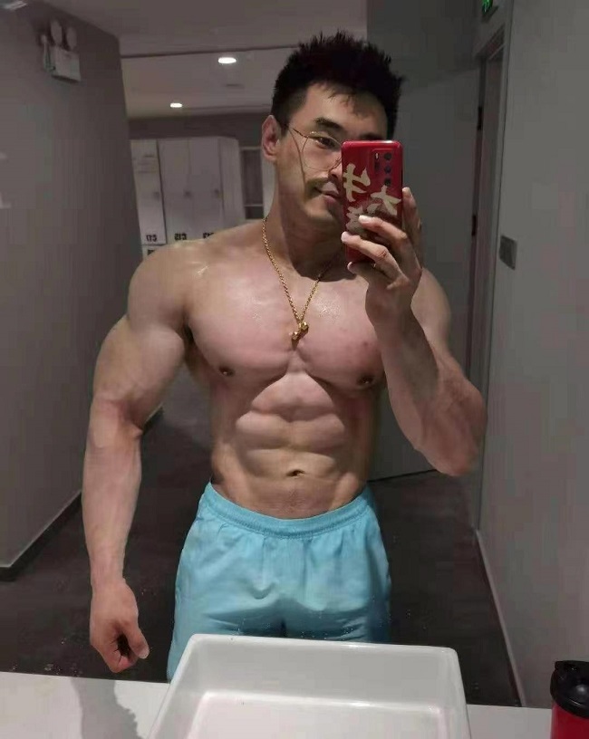 �����